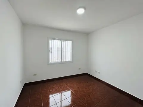 Depto Tipo Casa en Alquiler con 1 cocheras