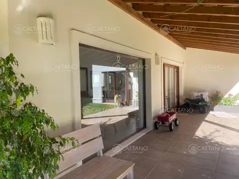 Vende impresionante casa en Punta Ballena de 2 dormitorios.