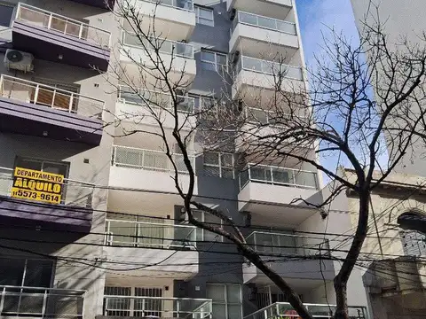 Monoambiente divisible totalmente equipado.