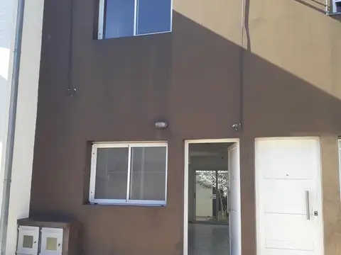 Depto Tipo Casa en Venta en Los Hornos, USD 70.000