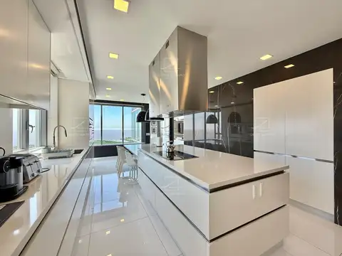Departamento en Venta con 3 cocheras