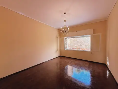 Casa en Alquiler con 1 cochera