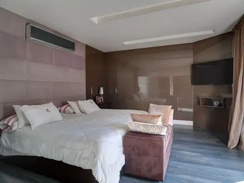 Casa en Alquiler con 1 cochera