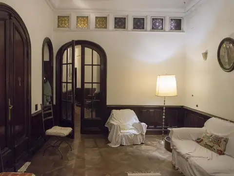 Departamento 8 ambientes con 2 baños