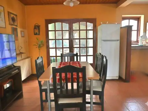 Casa 5 ambientes con 2 baños