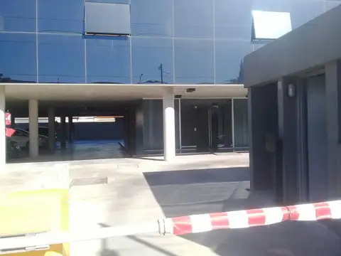 Oficina en Venta con 4 cocheras