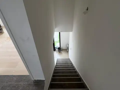 Depto Tipo Casa 6 ambientes con 1 baño