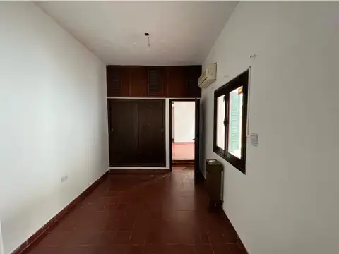 VENTA CASA EN GUEMES APTA CREDITO BUENA UBICACION