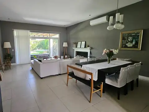 Barbarita, casa con excelente ubicación.