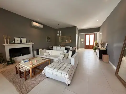 Casa en Venta con 5 cocheras