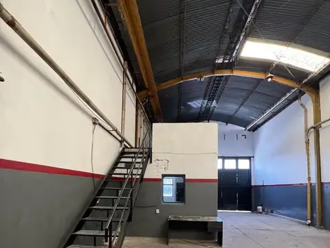 Galpon en Alquiler 8  mts Frente