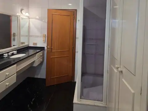 Piso de 4 ambientes con cochera y baulera en Lomas de Zamora Oeste