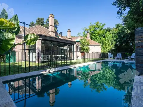 Casa en Venta con 3 cocheras