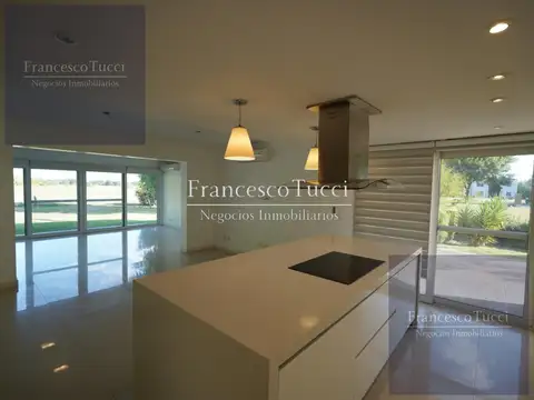 Casa en Venta al Oeste