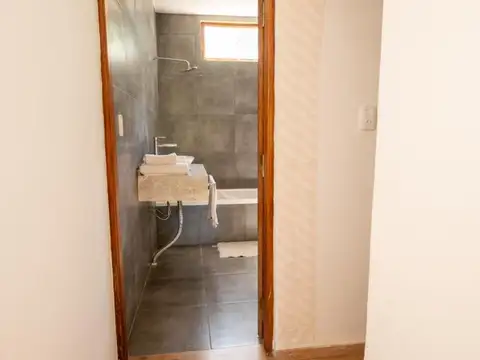 CASA MODERNA DE  3/4 DORMITORIOS CON PILETA Y COCH
