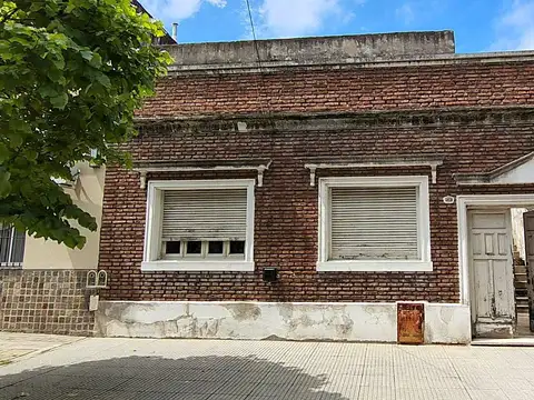 Casa Lote Propio 2 Amb, Patio - Oportunidad - Jose L Cabezon Al 3000