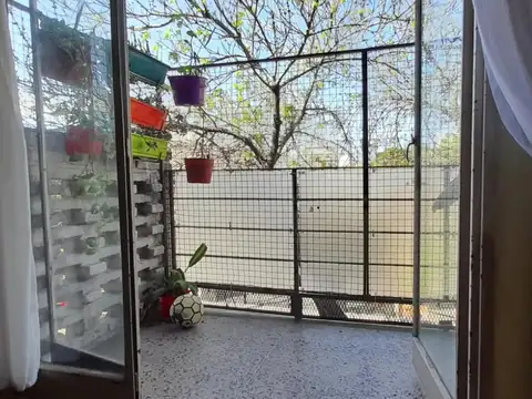 Departamento 3 ambientes (por escalera)  en venta  -Zona Boe
