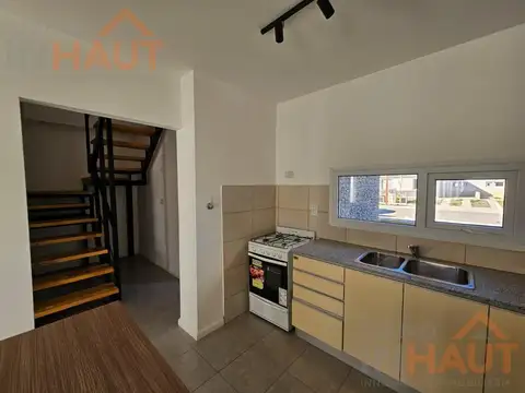 Depto Tipo Casa 6 ambientes con 3 baños
