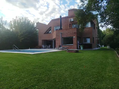 Casa en Alquiler en Country Club Los Cardales, USD 1.166