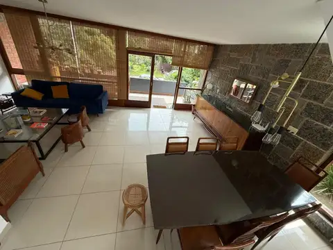 Casa en Alquiler Temporal con 1 cochera