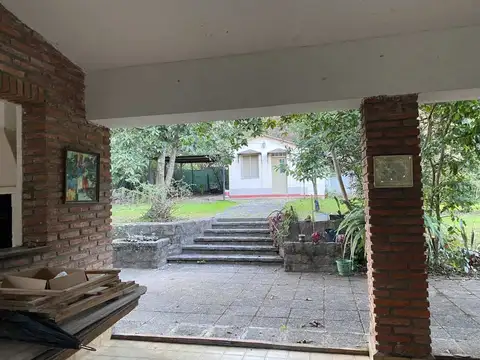 Casa 10 ambientes con 6 baños