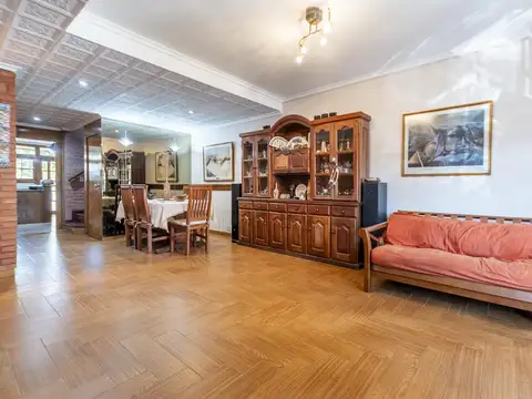 Casa 5 ambientes con 3 baños