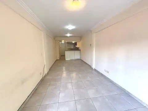 Excelente Monoambiente en alquiler con balcón   Muy luminoso 