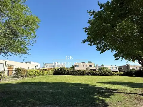 Ayres Plaza 800