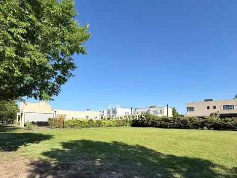 Terreno en Venta en Ayres Plaza, USD 215.000