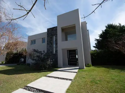 Casa en Alquiler en El Cantón, USD 4.000