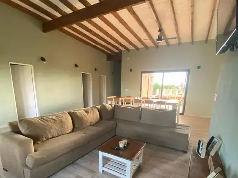 Casa 6 ambientes con 4 baños