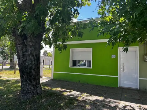 Casa 2 dorm. en ALQUILER Colonia 50m del Shopping