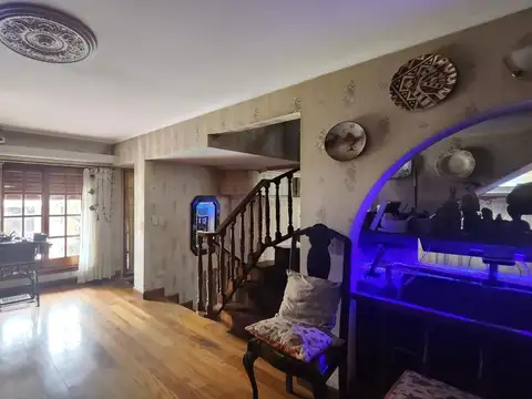 Casa 6 ambientes con 3 baños