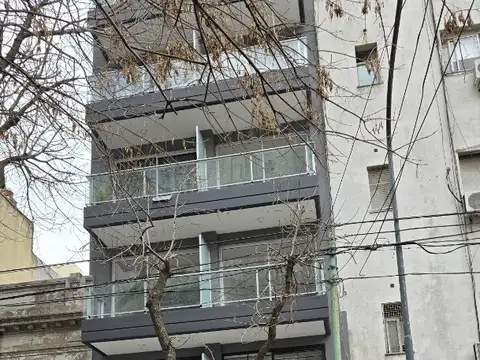 ALQUILER AMBIENTE A ESTRENAR BALCON  AL FRENTE
