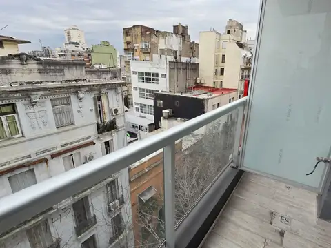 Sarandí 300, Piso 7