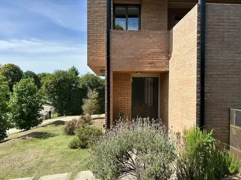 Casa 12 ambientes con 3 baños