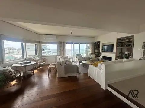 Apartamento en alquiler temporario c/ cochera en Península
