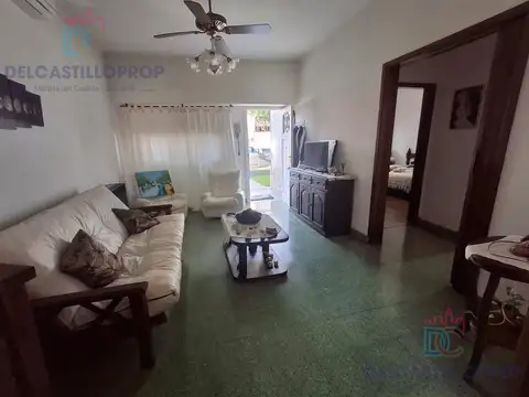 Casa 4 ambientes con 2 baños