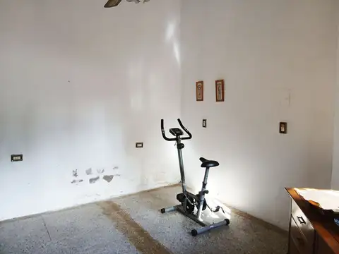 Casa 7 ambientes con 2 baños