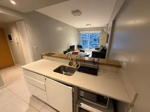 Arcos 1100, Piso 1