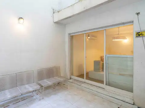 Depto 3 ambientes con patio en venta en Recoleta