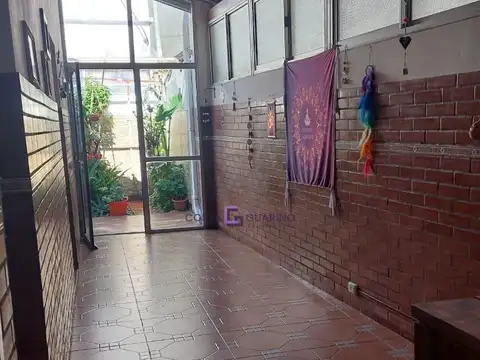 PH de 3 ambientes por pasillo con patio y cuarto de herramientas