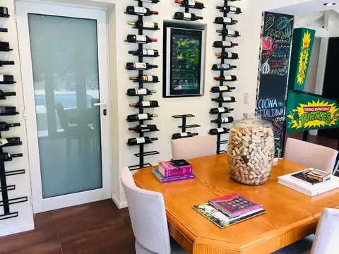 Casa en Venta con 4 cocheras