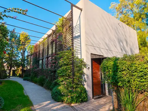 Casa en Alquiler con 1 cochera