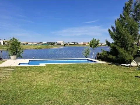 Casa 4 ambientes con 3 baños