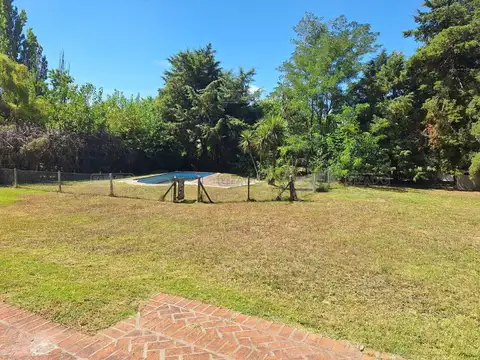 Casa 4 ambientes con 2 baños