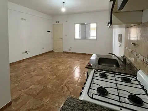Primera Junta 1200, Piso 2