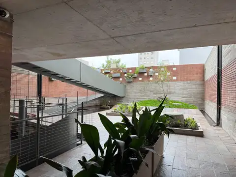 Monoambiente semipiso en alquiler en Plaza Paso