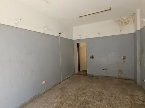 Local de 20m2 totales en excelente ubicacion  Ambiente de 3.30 de ancho x 5.20 de largo 