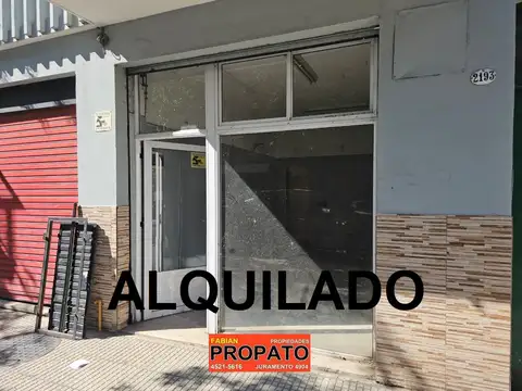 Local de 20m2 totales en excelente ubicacion  Ambiente de 3.30 de ancho x 5.20 de largo 